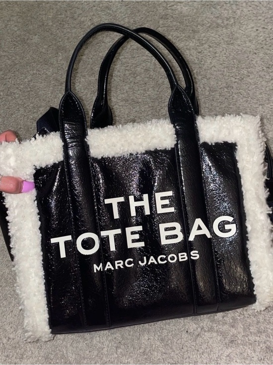 Marc Jacobs Handbags - marc jacob’s “the tote bag” 🖤